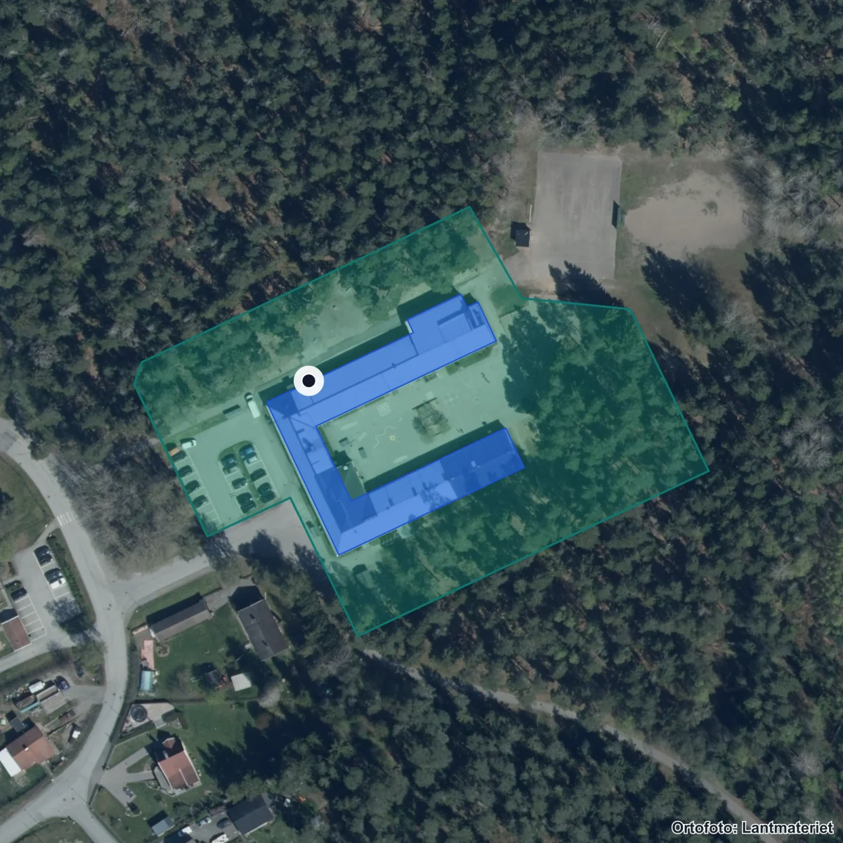 Flygbild över Gottsta skola, ortofoto från Lantmäteriet