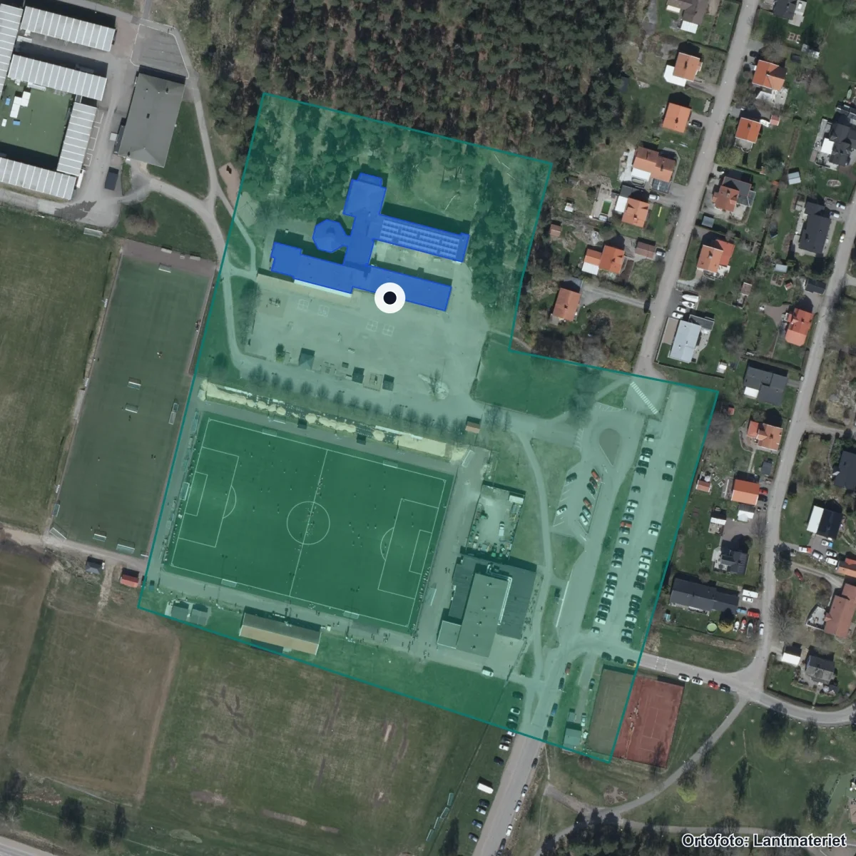 Flygbild över Mörmoskolan F-3, ortofoto från Lantmäteriet