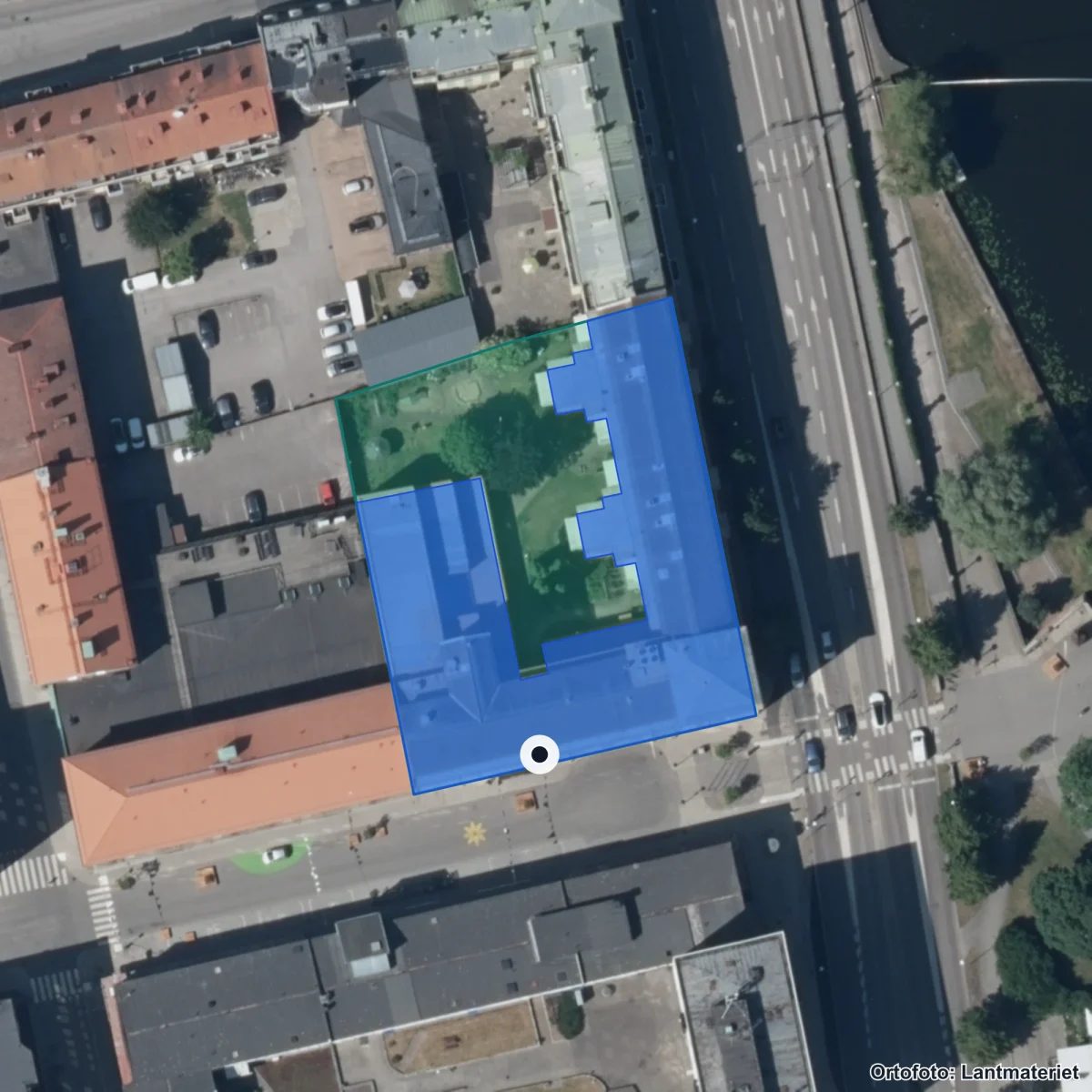 Flygbild över Mediateknikerutbildningen, MTU, ortofoto från Lantmäteriet