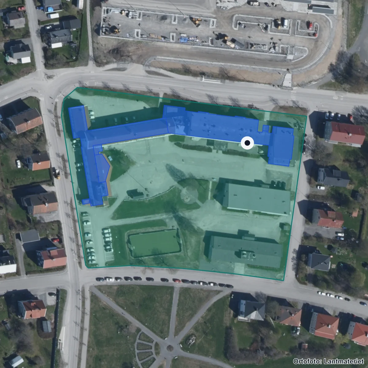 Flygbild över Wendela Hellmanskolan, ortofoto från Lantmäteriet