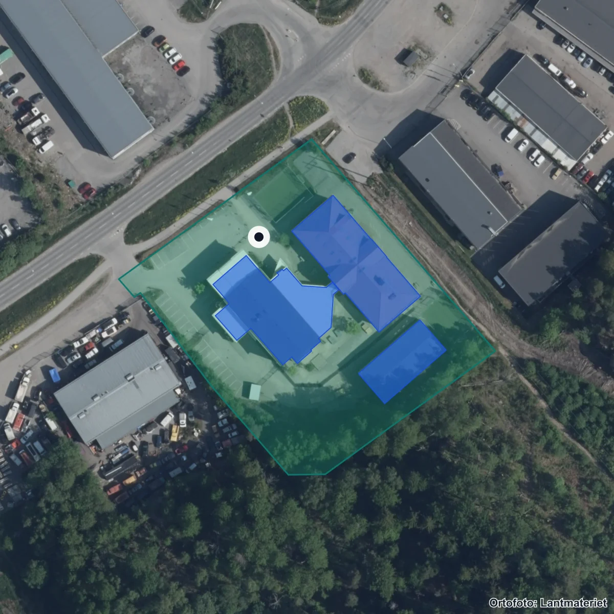 Flygbild över Internationella Engelska Skolan Huddinge, ortofoto från Lantmäteriet