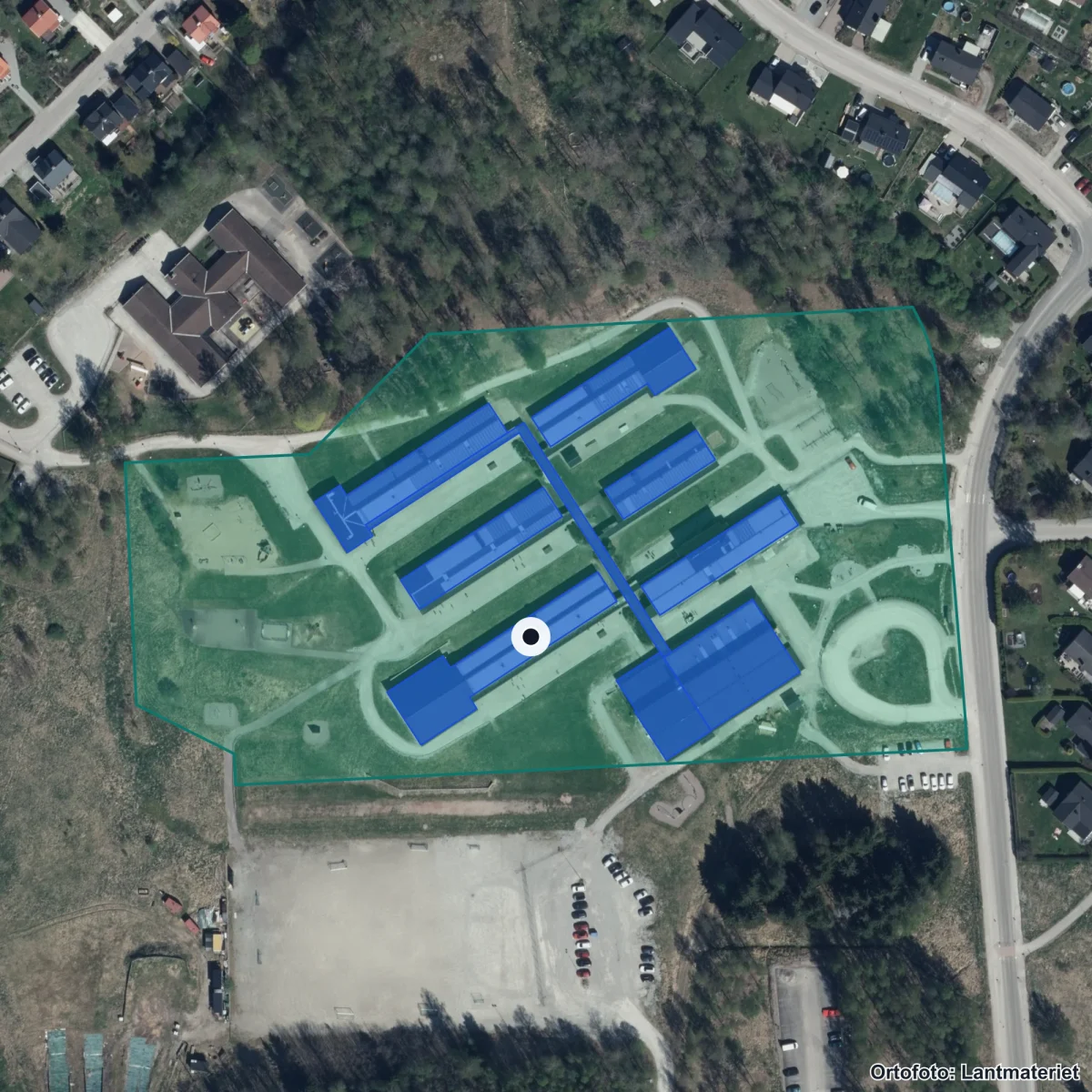 Flygbild över Per Olsskolan, ortofoto från Lantmäteriet