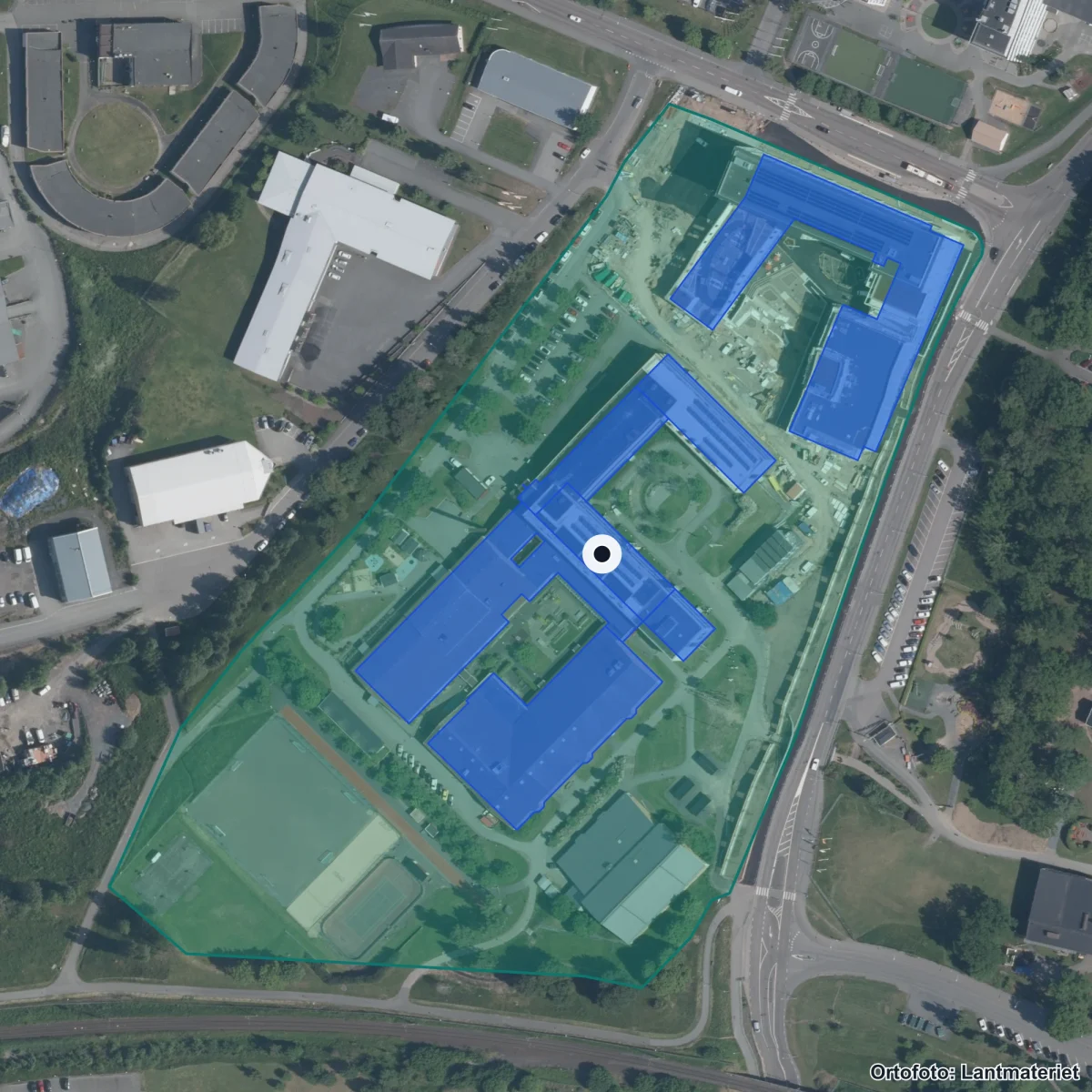 Flygbild över Sanda högstadium, ortofoto från Lantmäteriet