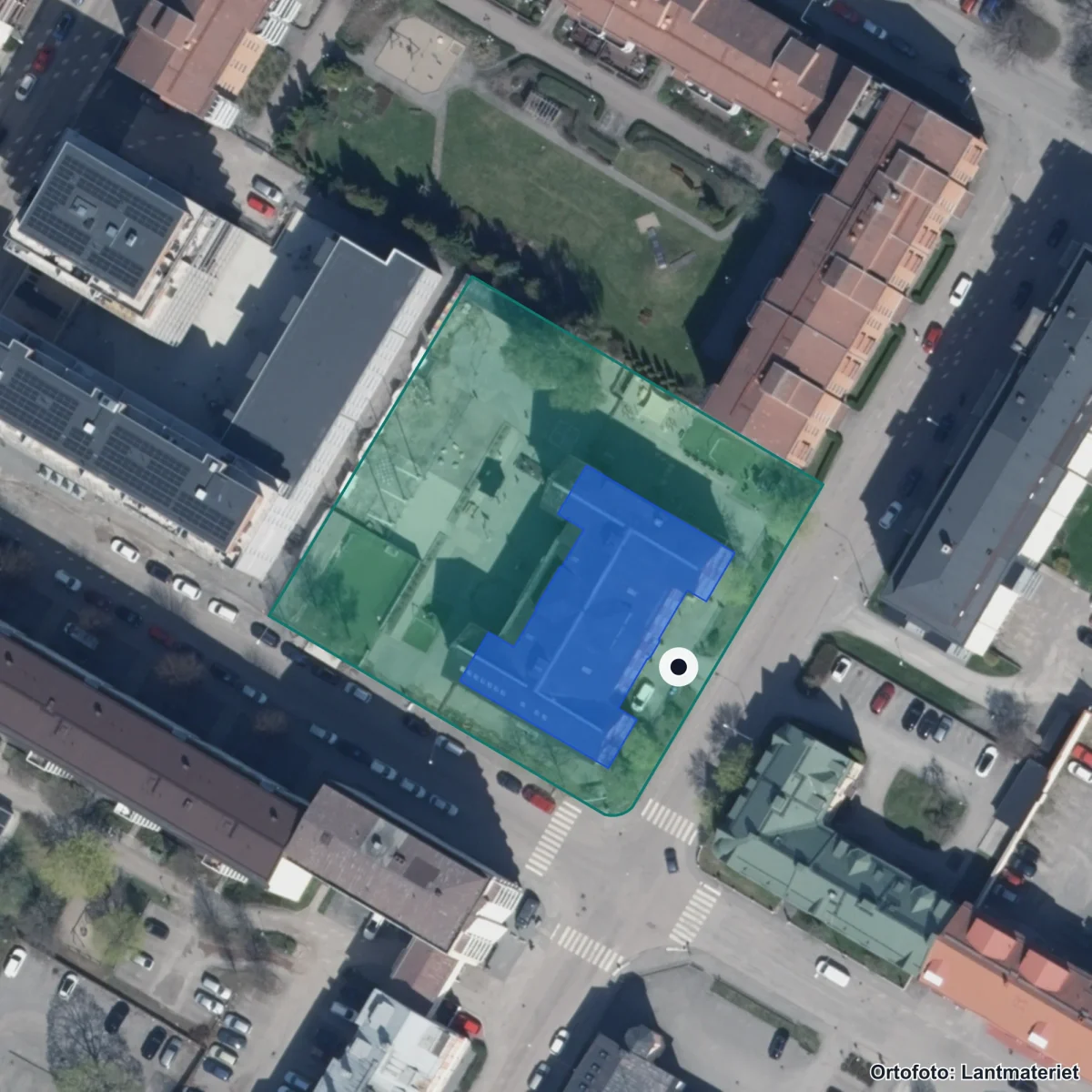 Flygbild över Sverigefinska sk. i Eskilstuna, ortofoto från Lantmäteriet