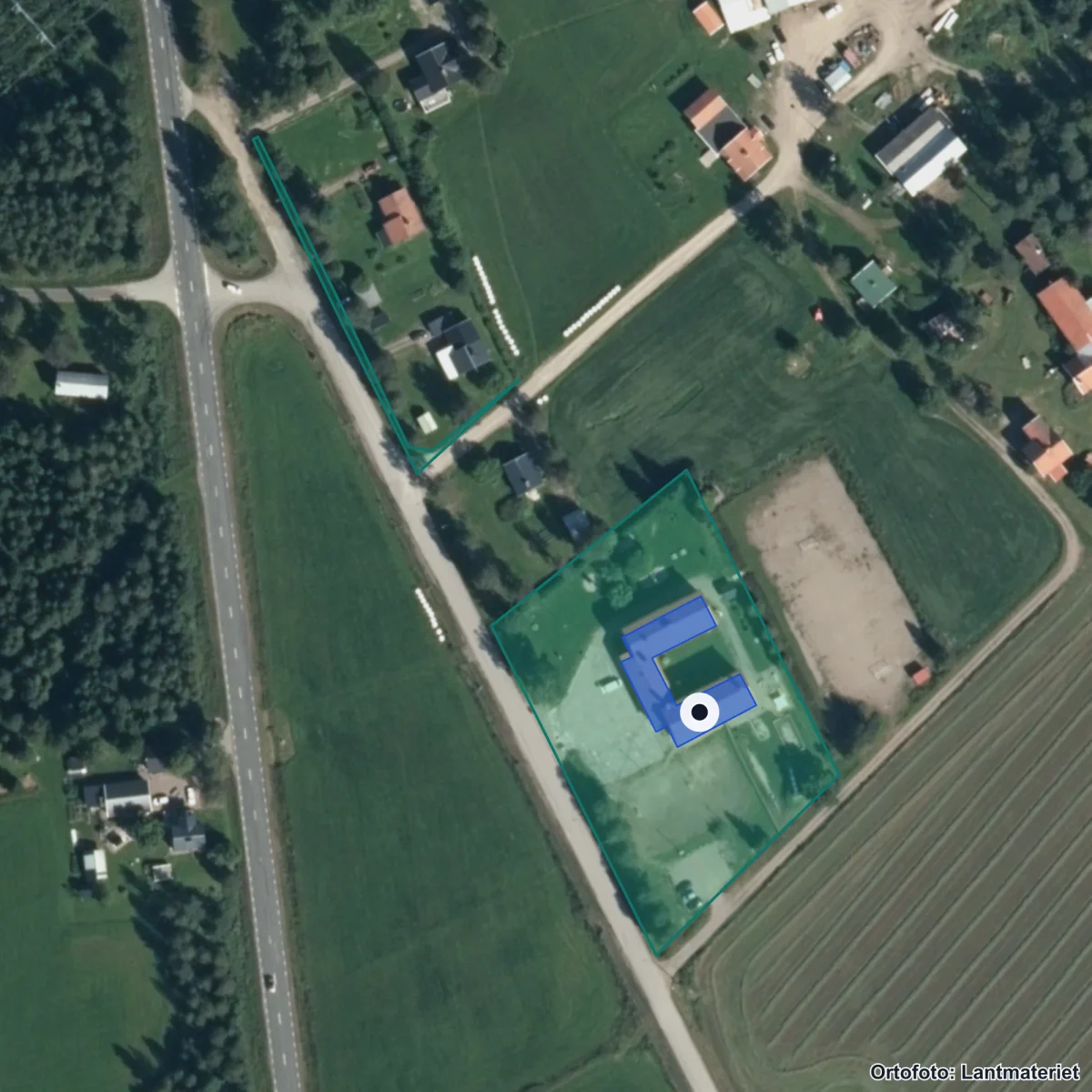 Flygbild över Hemlingskolan, ortofoto från Lantmäteriet
