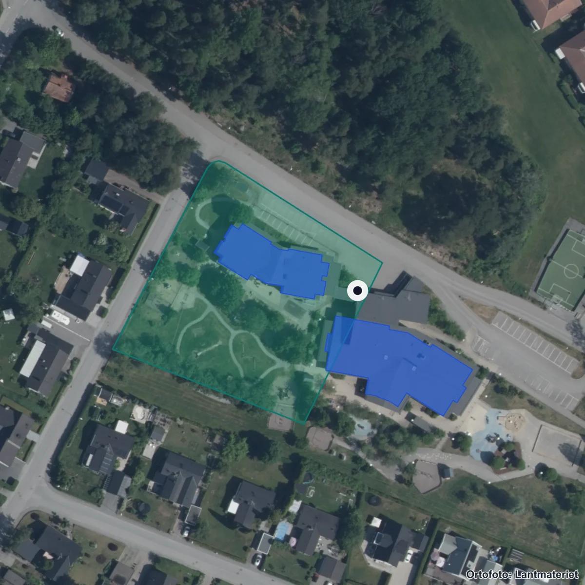 Flygbild över Munkeboskolan, ortofoto från Lantmäteriet