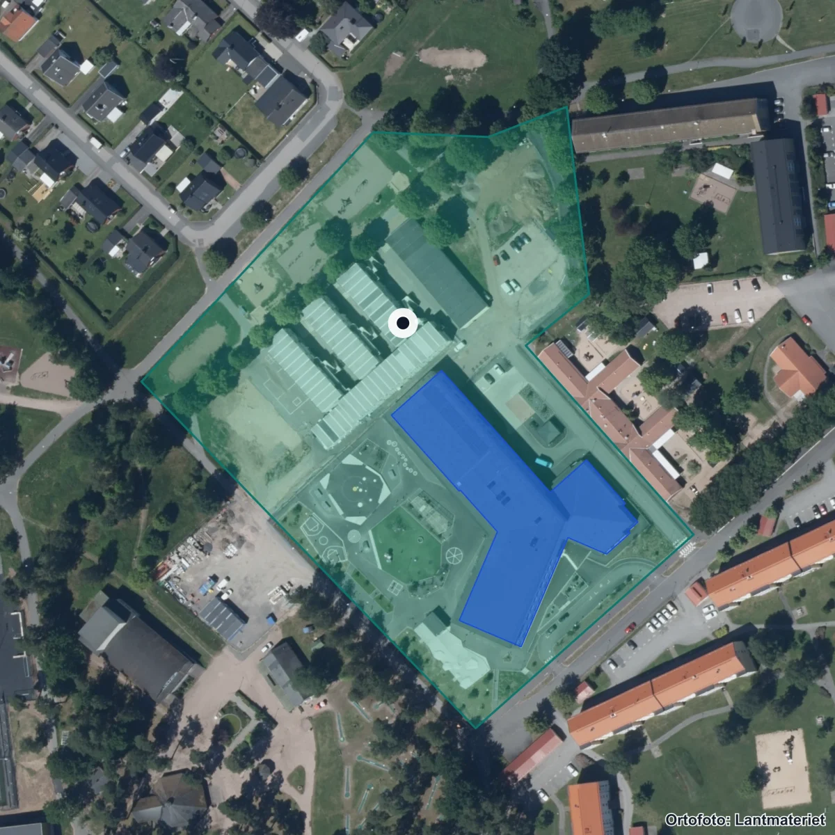 Flygbild över Västhorjaskolan, ortofoto från Lantmäteriet