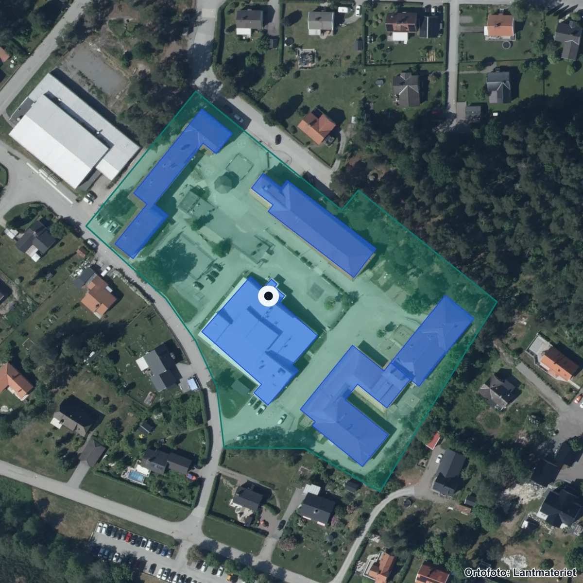 Flygbild över Långsjöskolan, ortofoto från Lantmäteriet