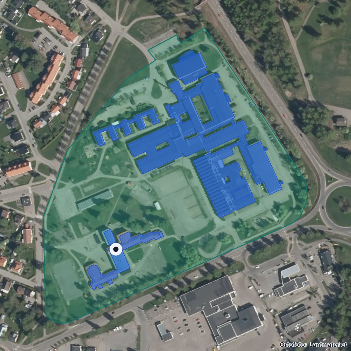 Flygbild över Gateskolan, ortofoto från Lantmäteriet
