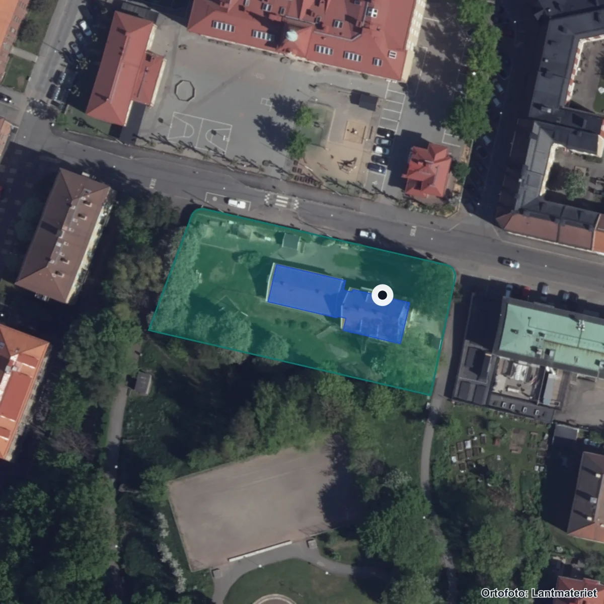 Flygbild över Falkgatan 5 Förskola, ortofoto från Lantmäteriet