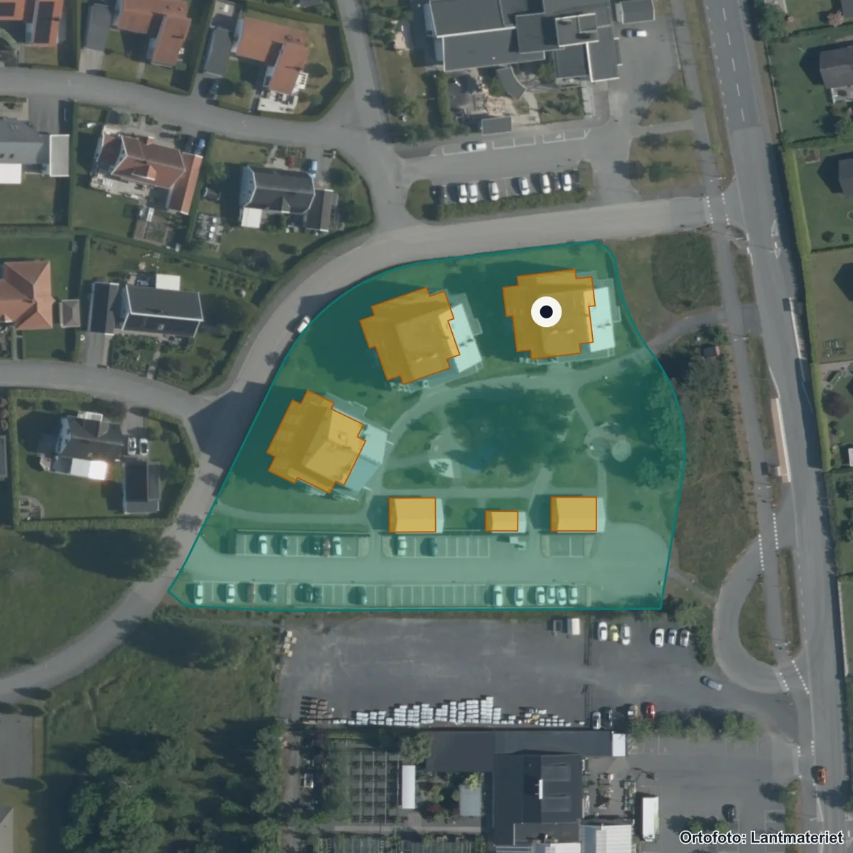 Flygbild över Backamo Förskola, ortofoto från Lantmäteriet
