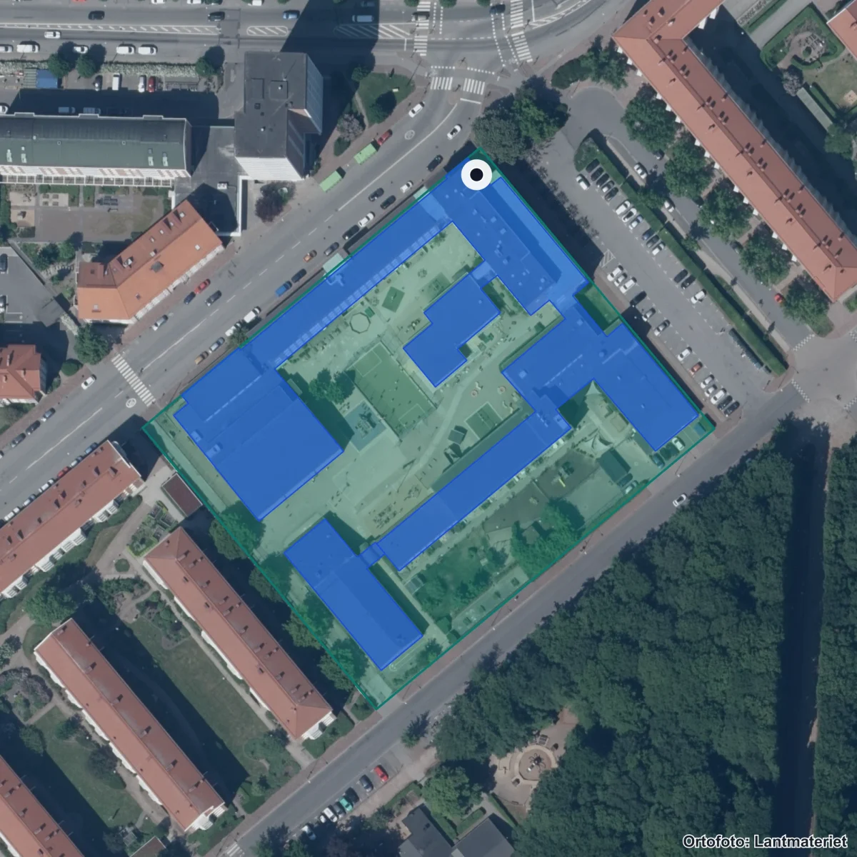 Flygbild över Bladins Internationella Förskola, ortofoto från Lantmäteriet