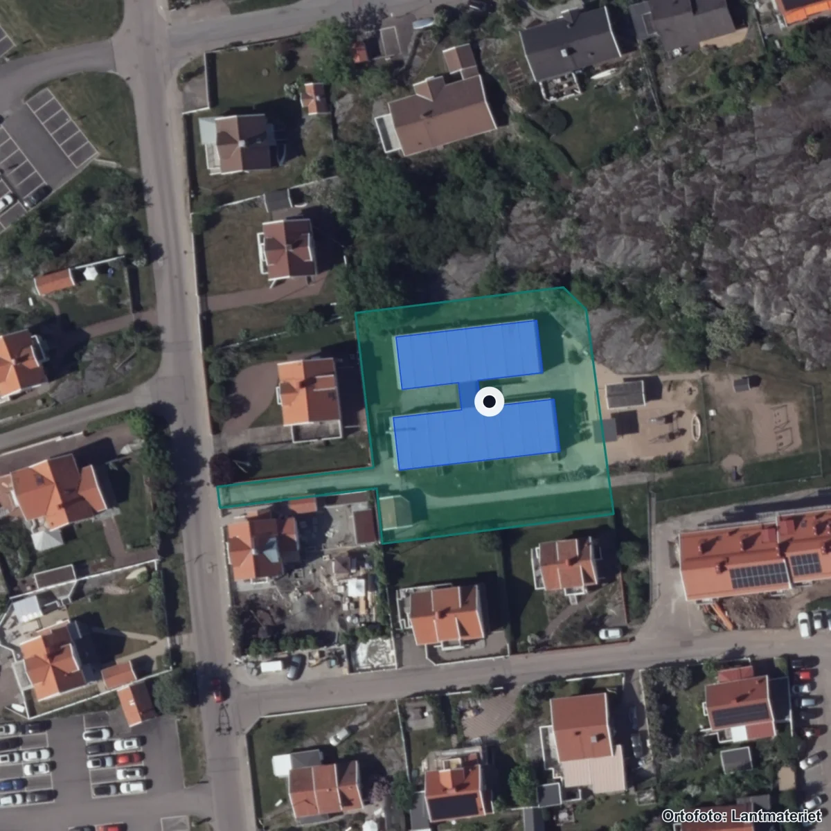 Flygbild över Marstrand Förskola, ortofoto från Lantmäteriet