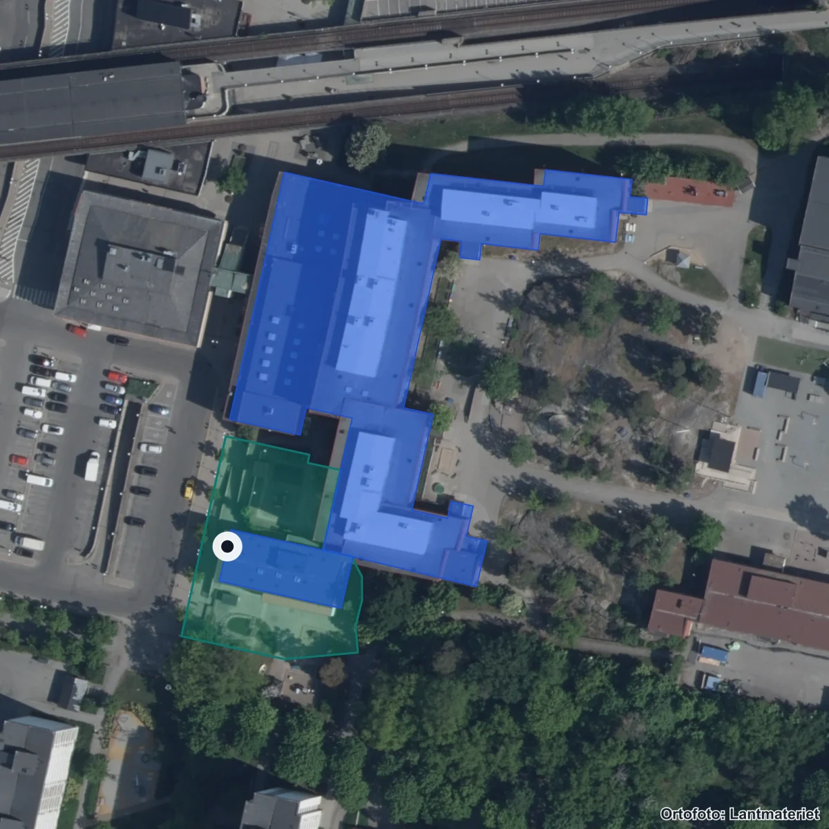 Flygbild över Förskolan Bredängstorget 29, ortofoto från Lantmäteriet