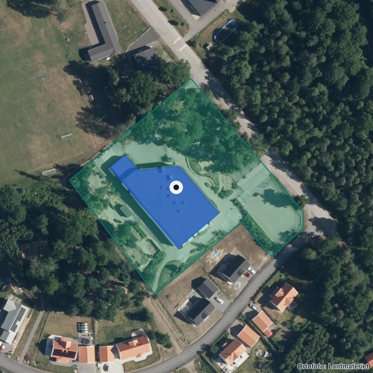 Flygbild över Melskogsvägen 32, ortofoto från Lantmäteriet