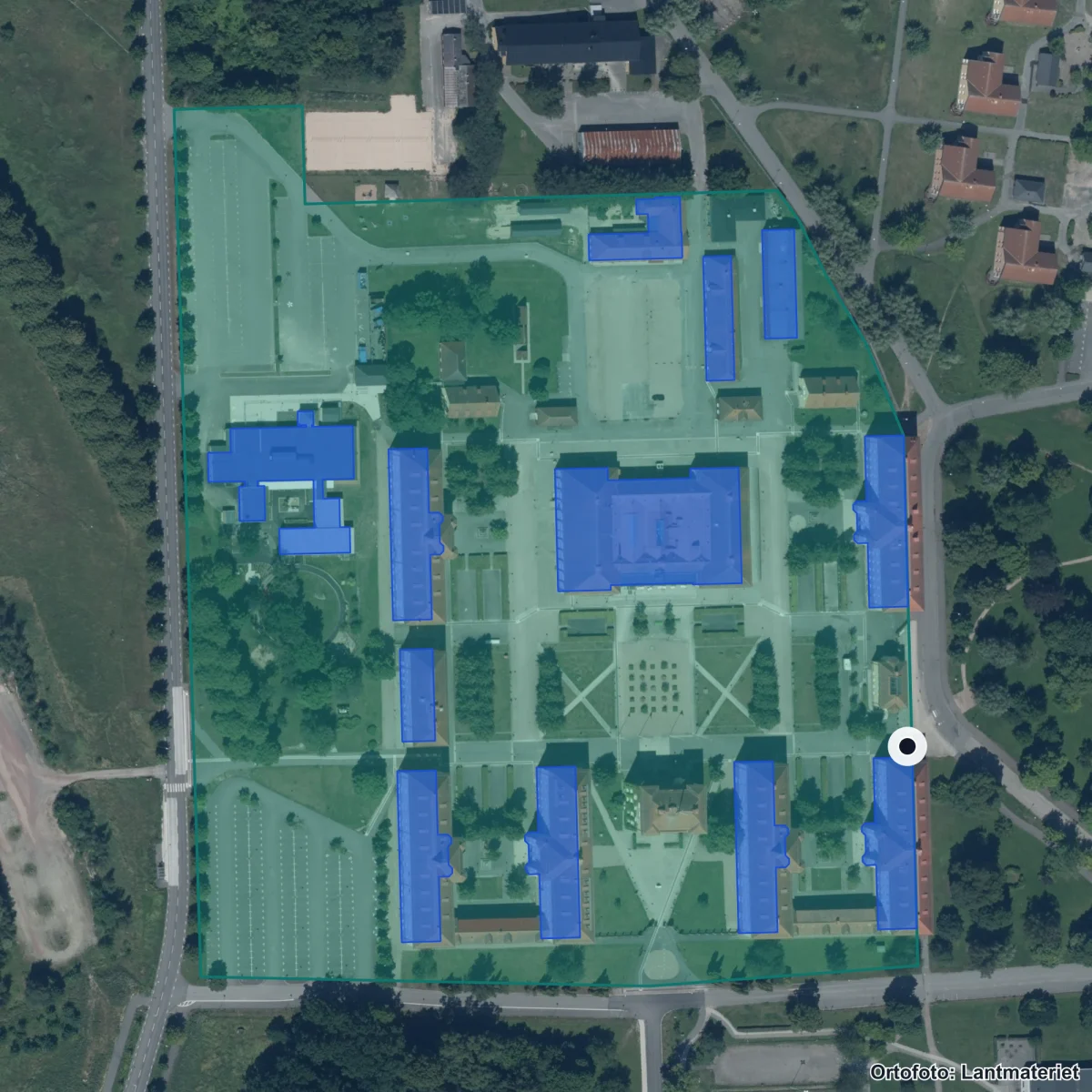 Flygbild över Pysslingen Vildriket Förskola, ortofoto från Lantmäteriet