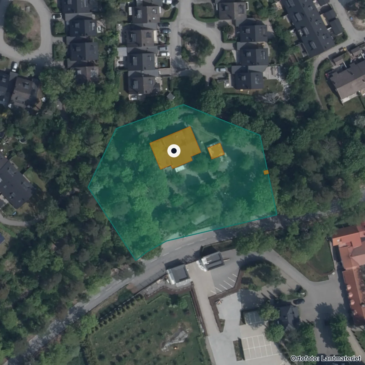 Flygbild över Montessoriförskolan Kronjuvelerna Elfvik, ortofoto från Lantmäteriet