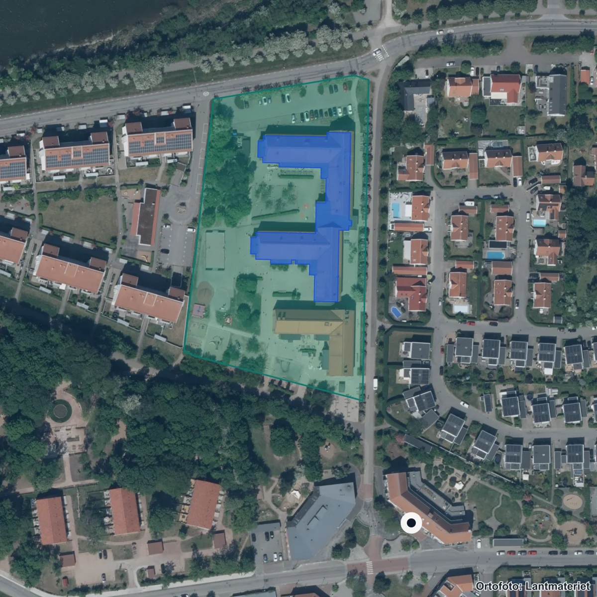 Flygbild över Smaragdens Förskola, ortofoto från Lantmäteriet
