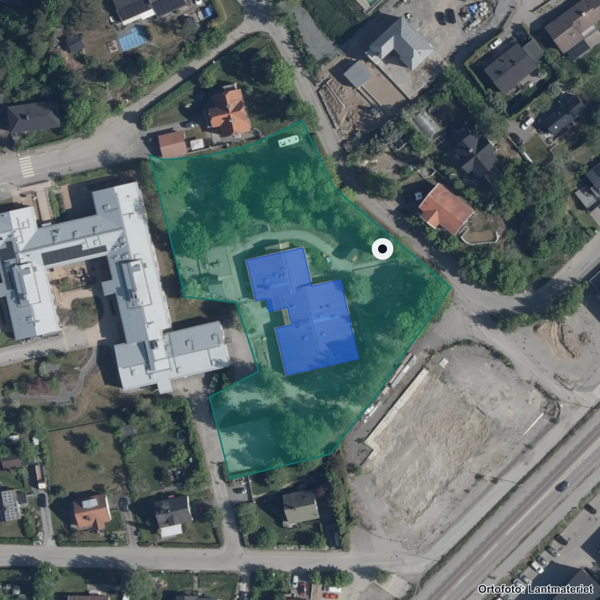 Flygbild över Förskolan Kungstäppan, ortofoto från Lantmäteriet