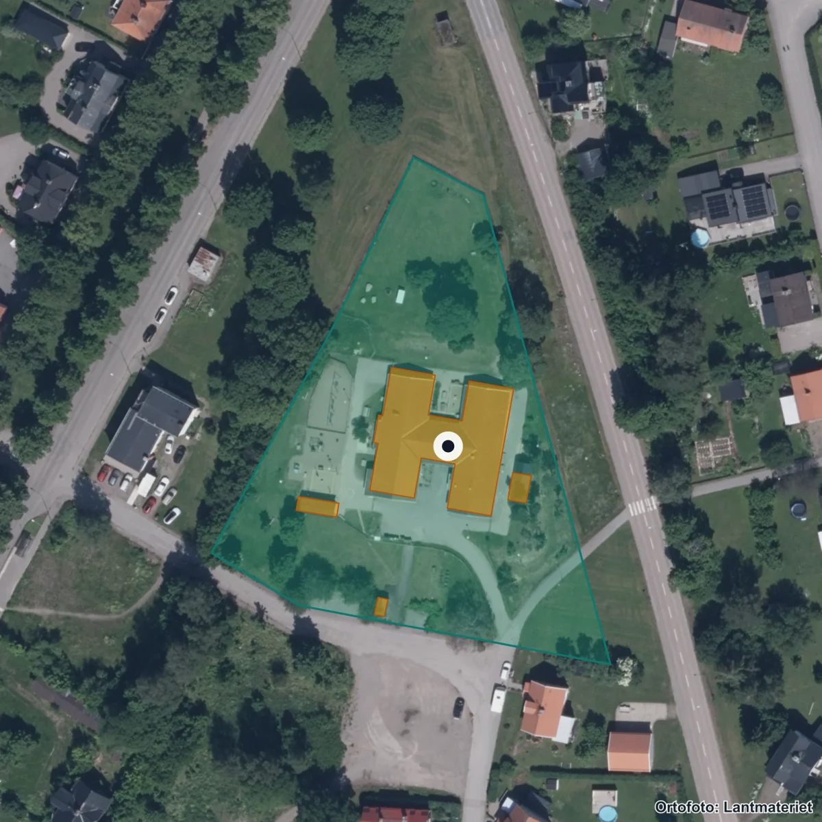 Flygbild över Förskolan Humlegården, ortofoto från Lantmäteriet