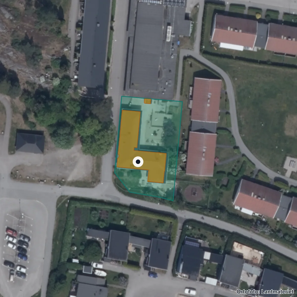 Flygbild över Regnbågens Förskola, ortofoto från Lantmäteriet