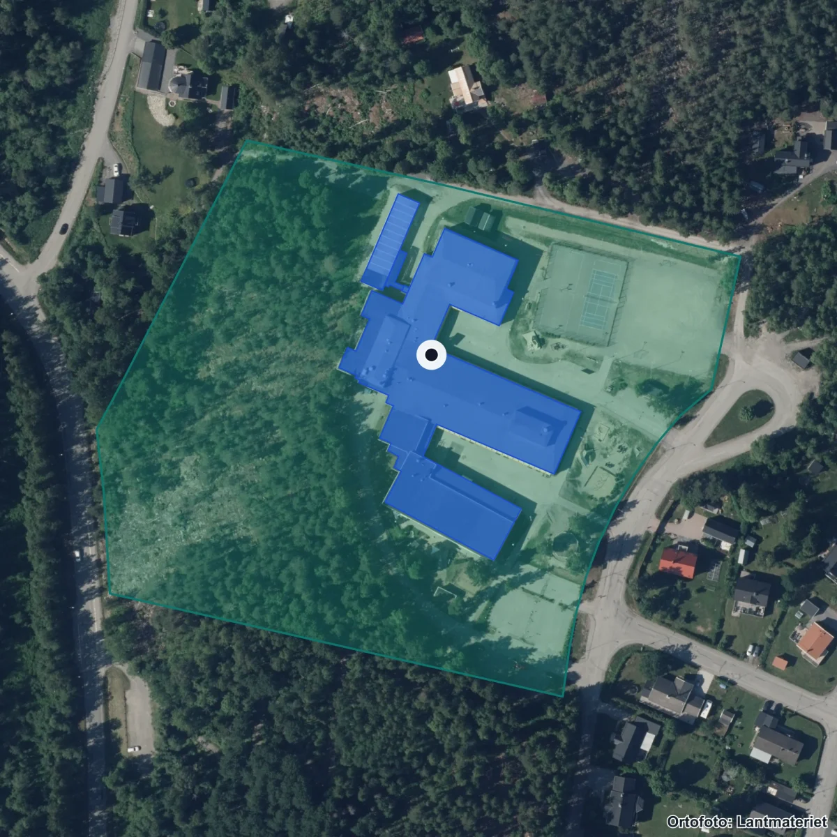 Flygbild över Alne Förskola, ortofoto från Lantmäteriet