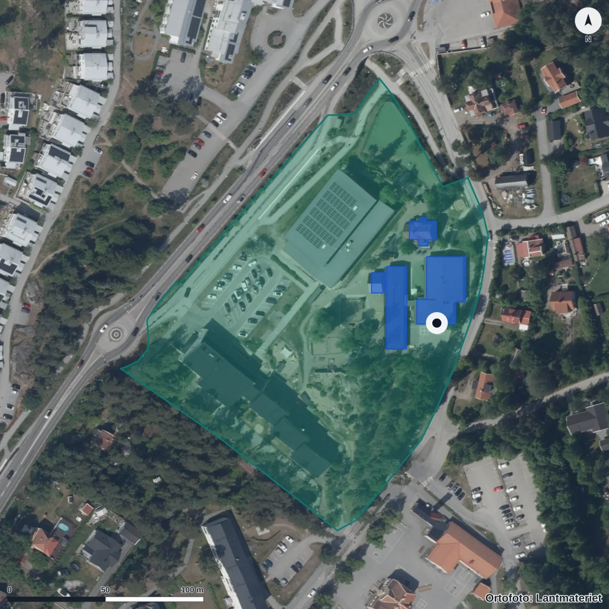 Flygbild över Grantomta Montessoriförskola, ortofoto från Lantmäteriet