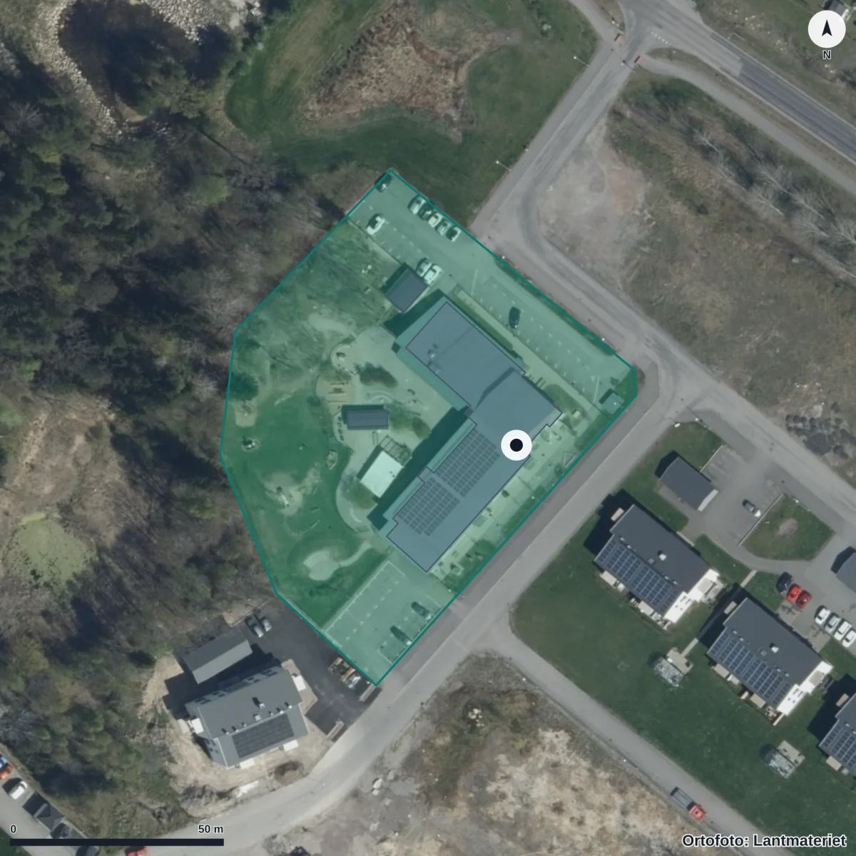 Flygbild över Bärnstenens Förskola, ortofoto från Lantmäteriet