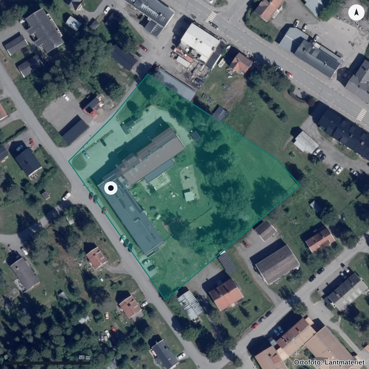 Flygbild över Lövångers Förskola, ortofoto från Lantmäteriet