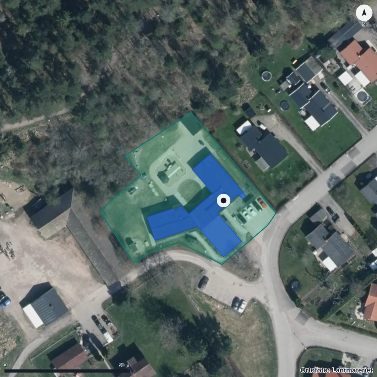 Flygbild över Dingtuna Förskola, ortofoto från Lantmäteriet