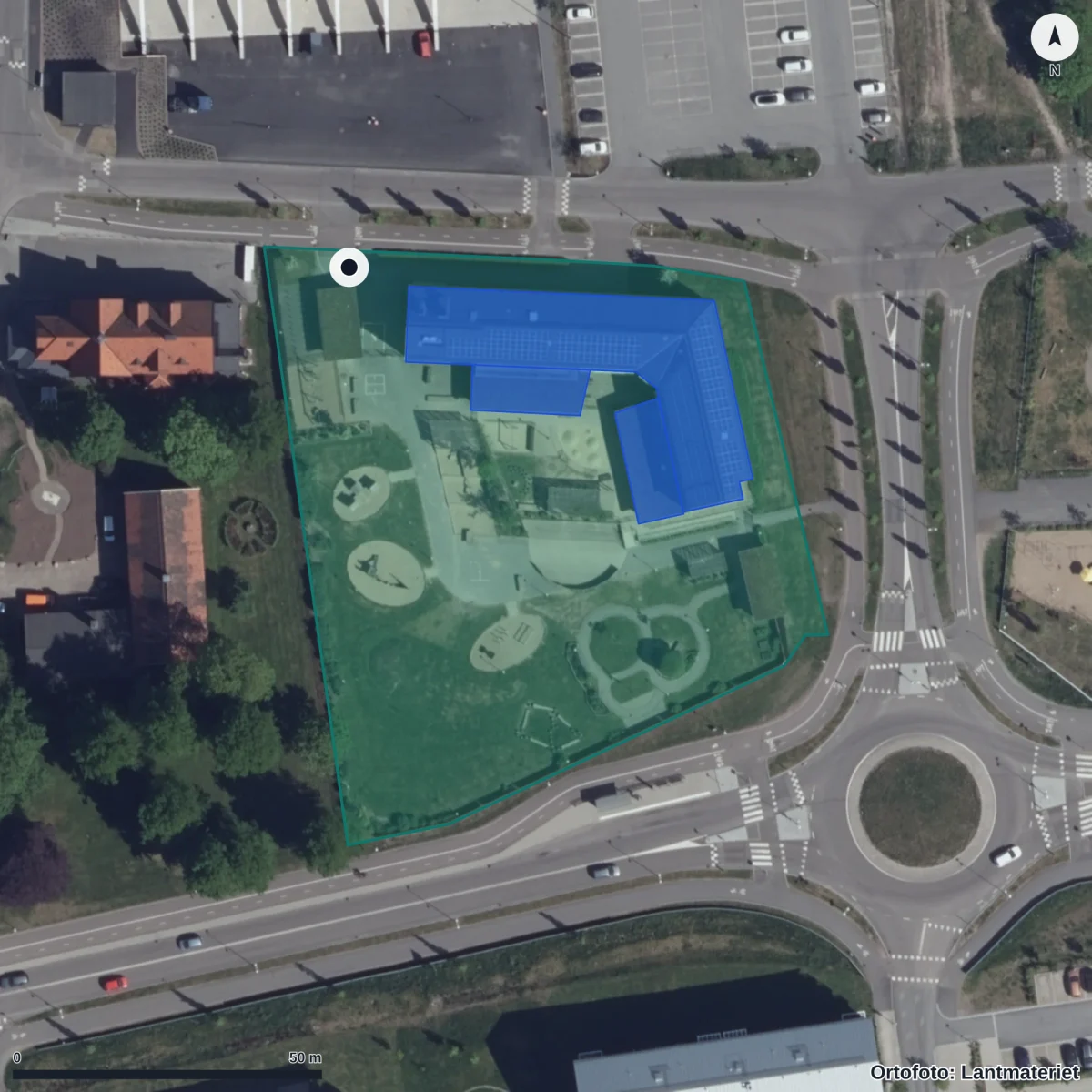 Flygbild över Luftvärnsvägen 23 Förskola, ortofoto från Lantmäteriet
