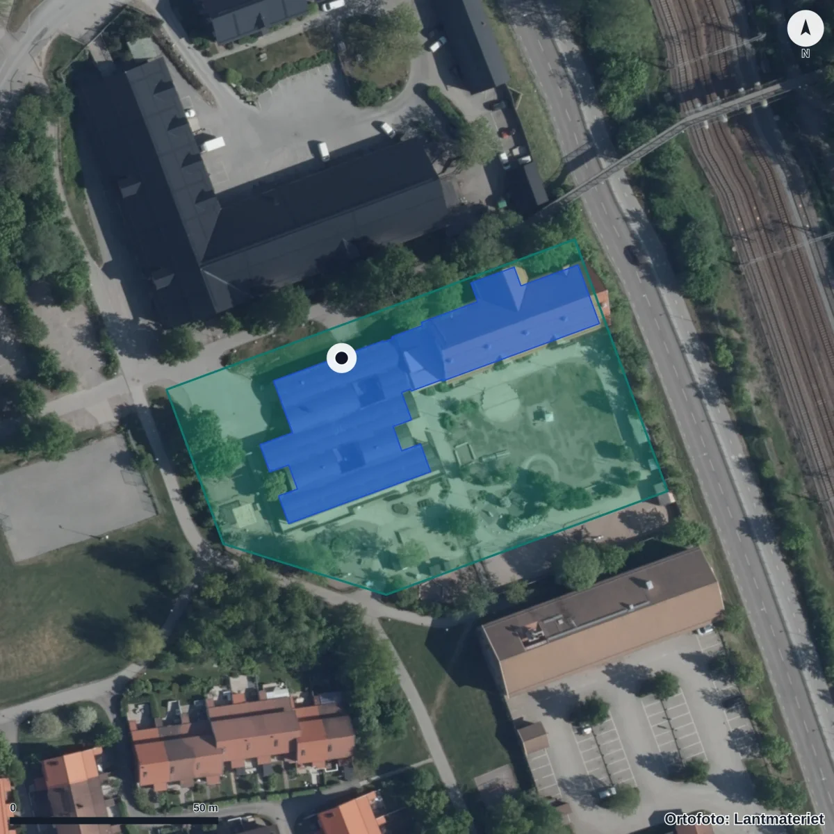Flygbild över Stallets Förskola Och Skola, ortofoto från Lantmäteriet