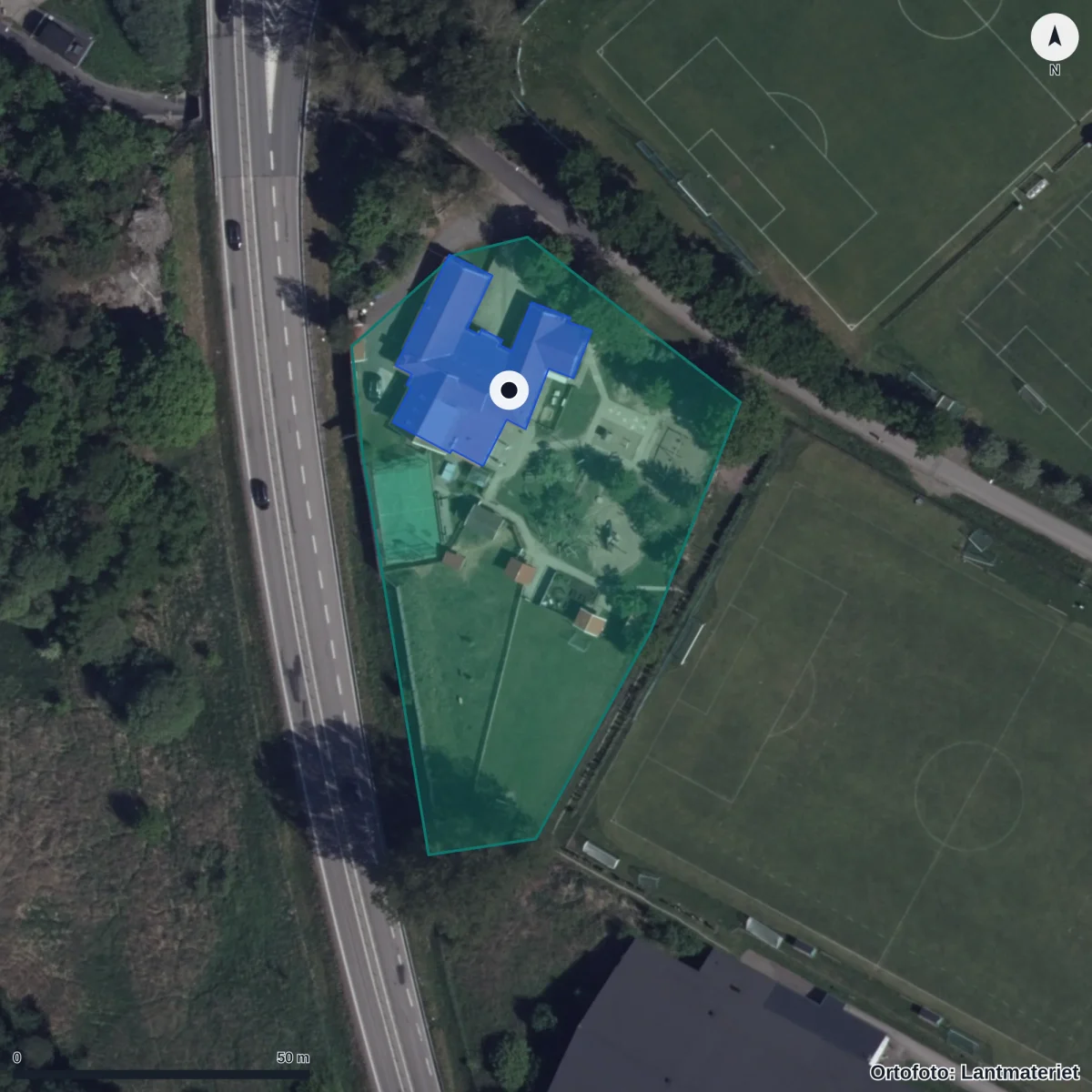 Flygbild över Särö Montessoriskola, ortofoto från Lantmäteriet