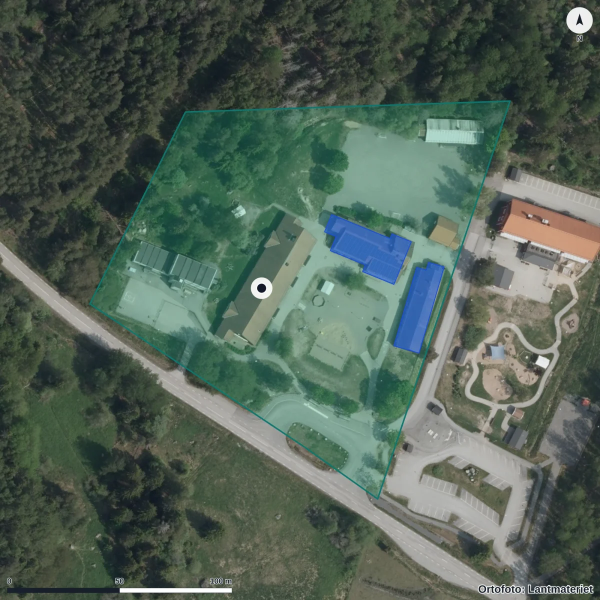 Flygbild över Frötuna Förskola, ortofoto från Lantmäteriet
