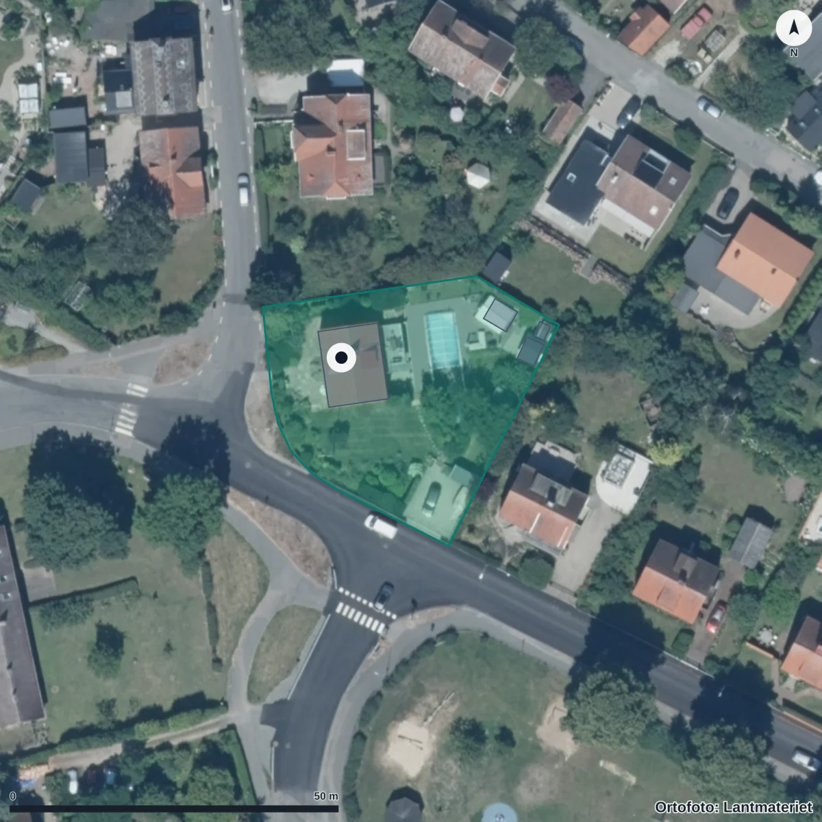 Flygbild över Backstugans Förskola, ortofoto från Lantmäteriet