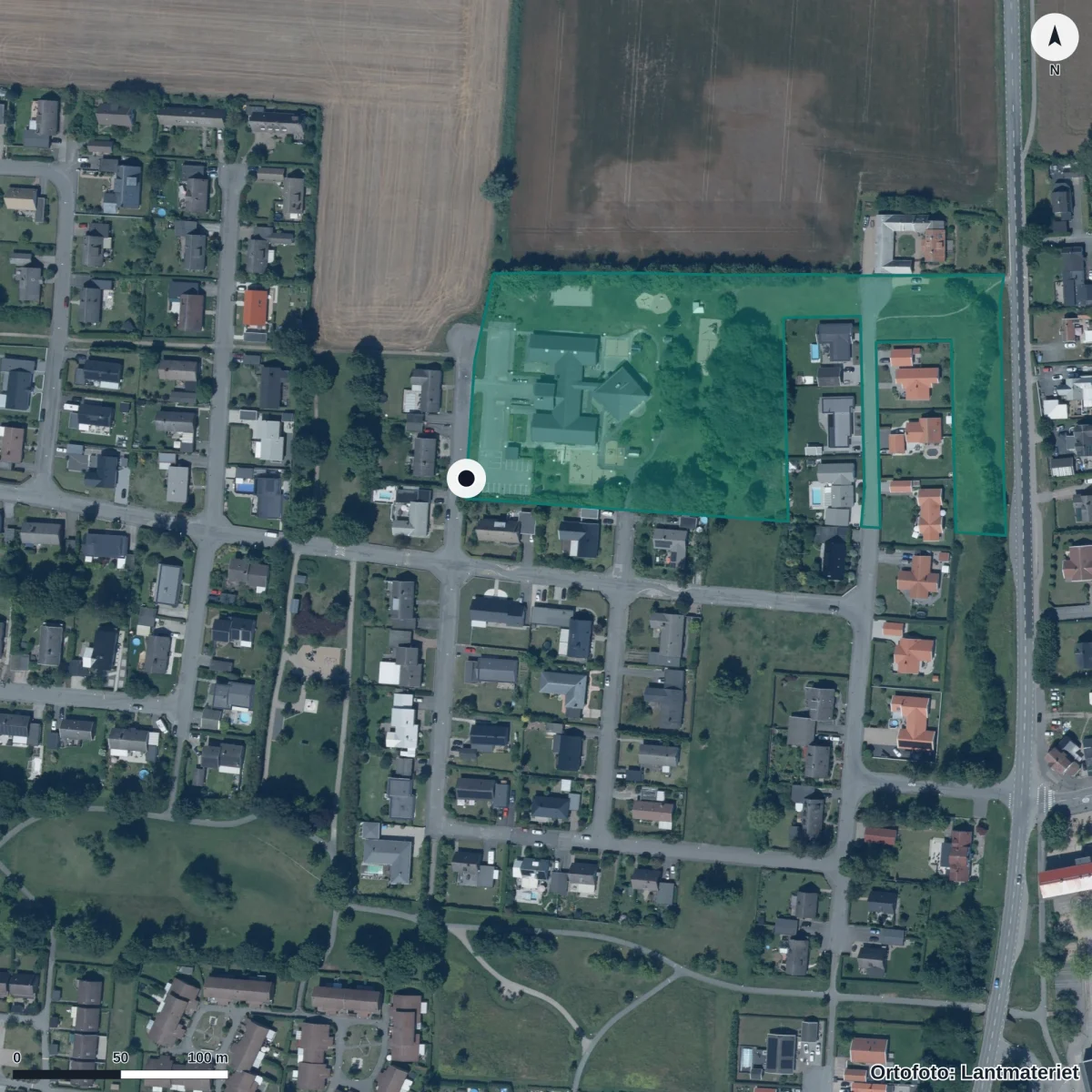 Flygbild över Månsagårdens Förskola, ortofoto från Lantmäteriet