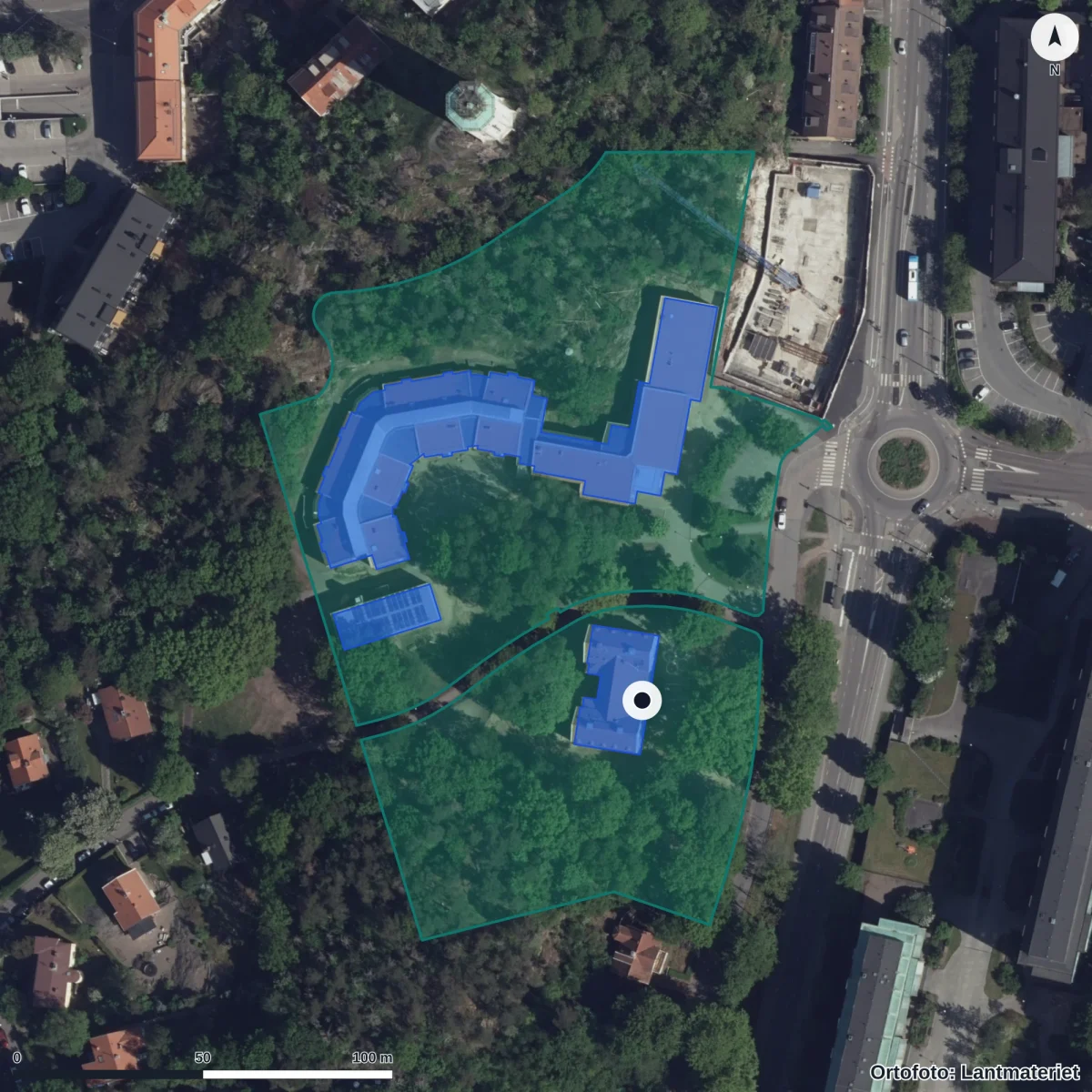 Flygbild över Katolska Skolan Förskola, ortofoto från Lantmäteriet
