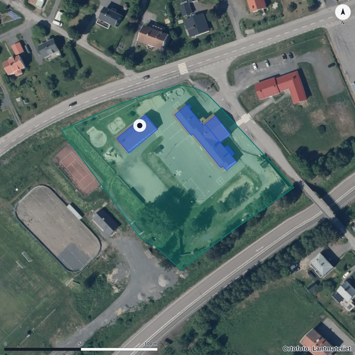 Flygbild över Docksta Förskola, ortofoto från Lantmäteriet