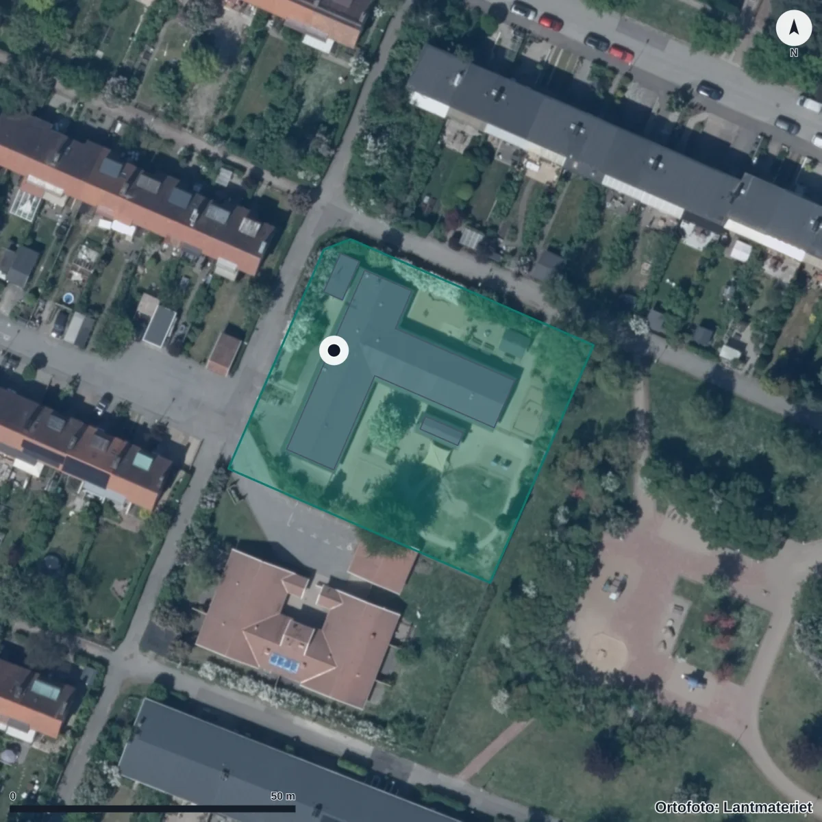 Flygbild över Knäbäcks Förskola, ortofoto från Lantmäteriet