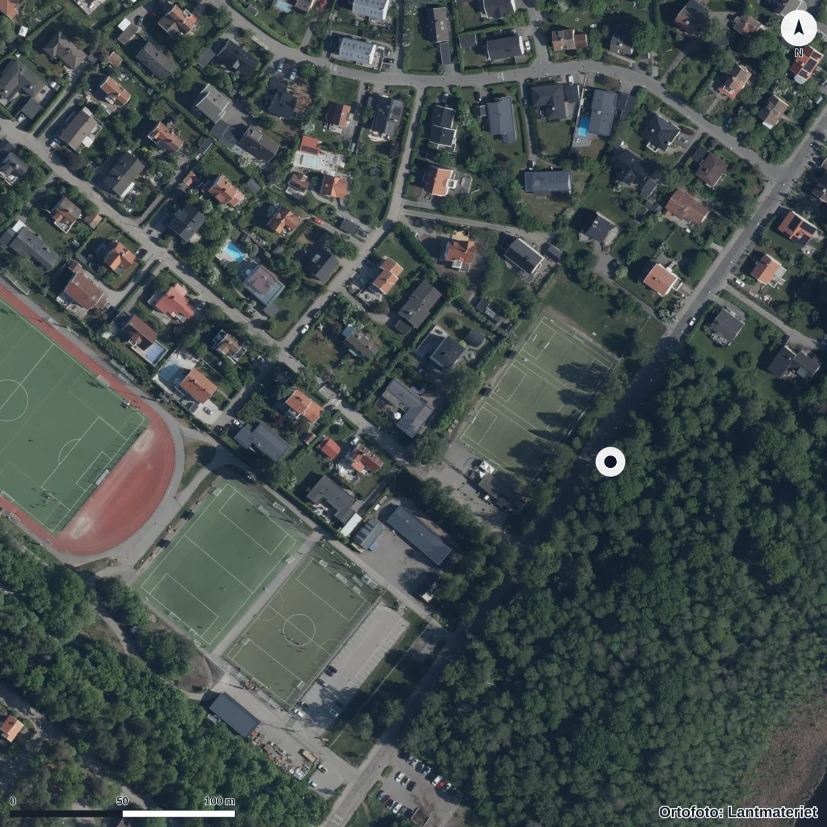 Flygbild över Förskolan Vultejusvägen 15 A,c, ortofoto från Lantmäteriet