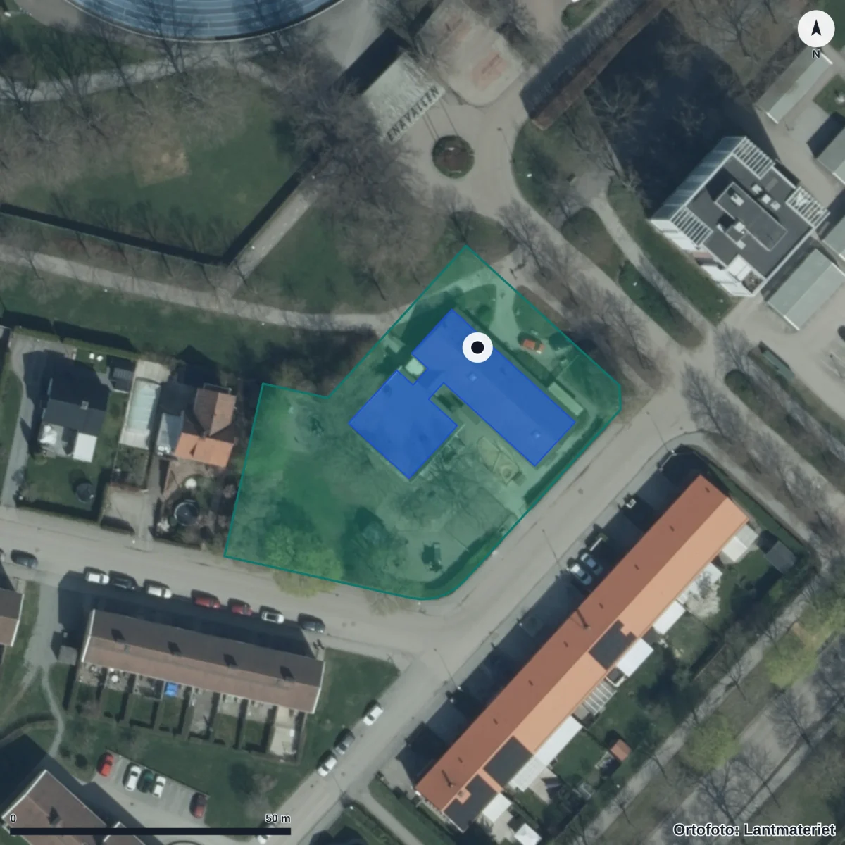 Flygbild över Gånsta Förskola, ortofoto från Lantmäteriet
