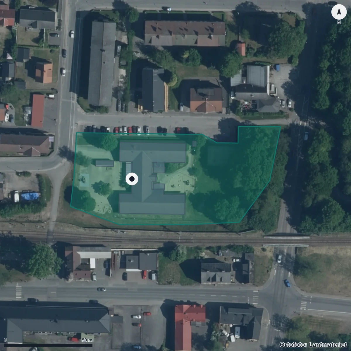 Flygbild över Metropol Förskola, ortofoto från Lantmäteriet