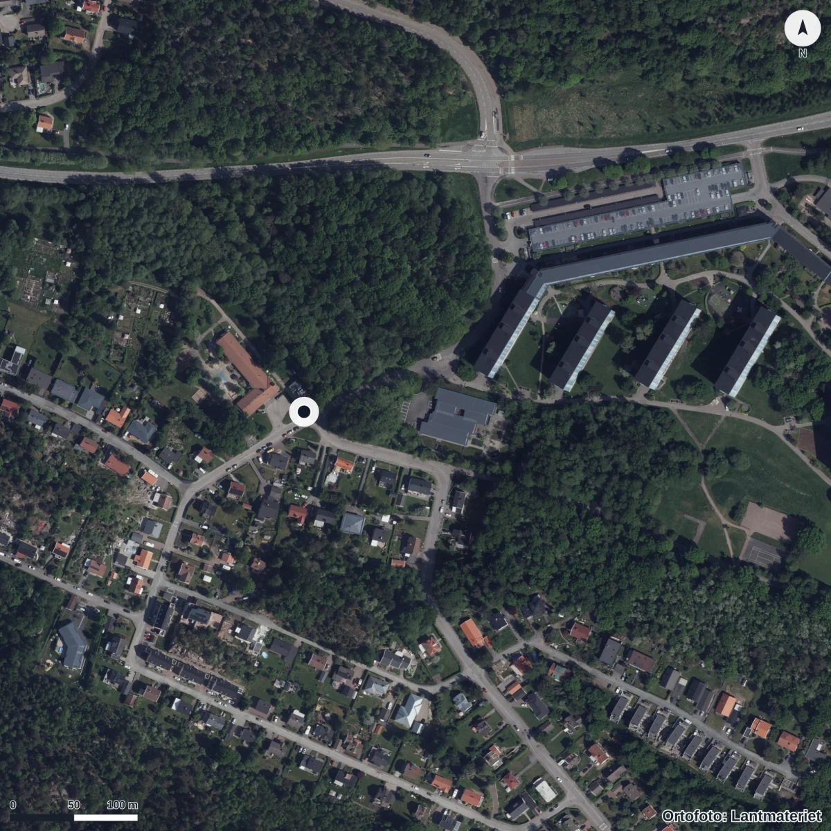 Flygbild över Skogsängsvägen 14 Förskola, ortofoto från Lantmäteriet