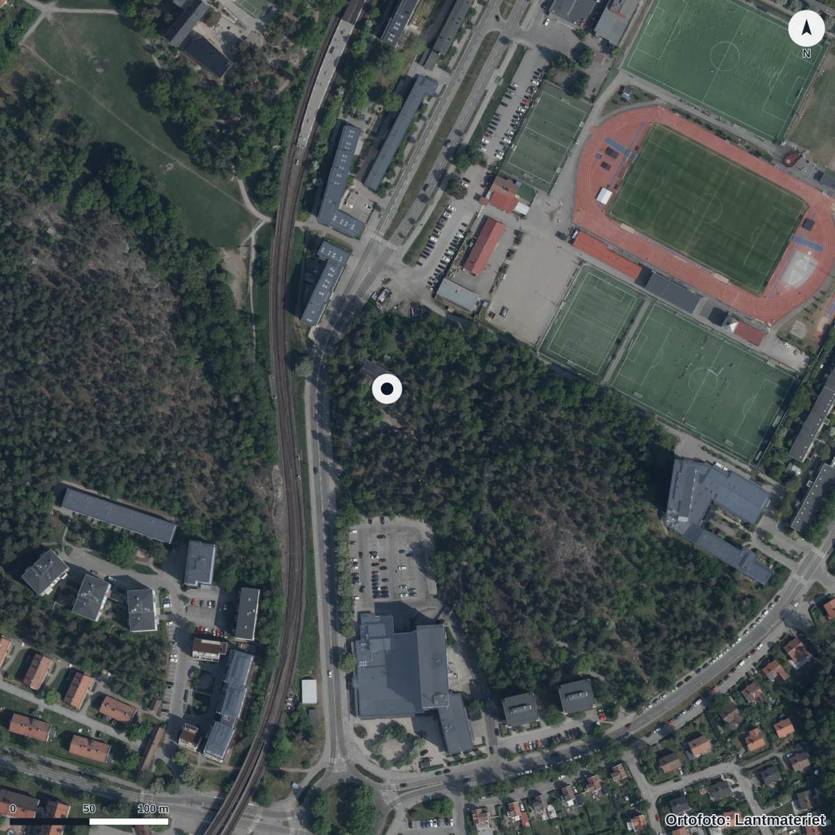 Flygbild över Förskolan Sportstugan, ortofoto från Lantmäteriet