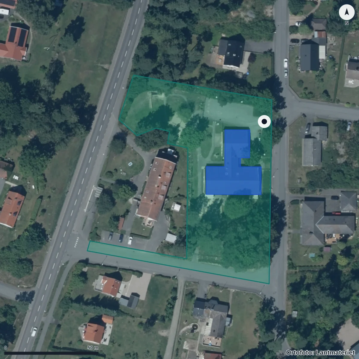 Flygbild över Backsläntens Förskola, ortofoto från Lantmäteriet