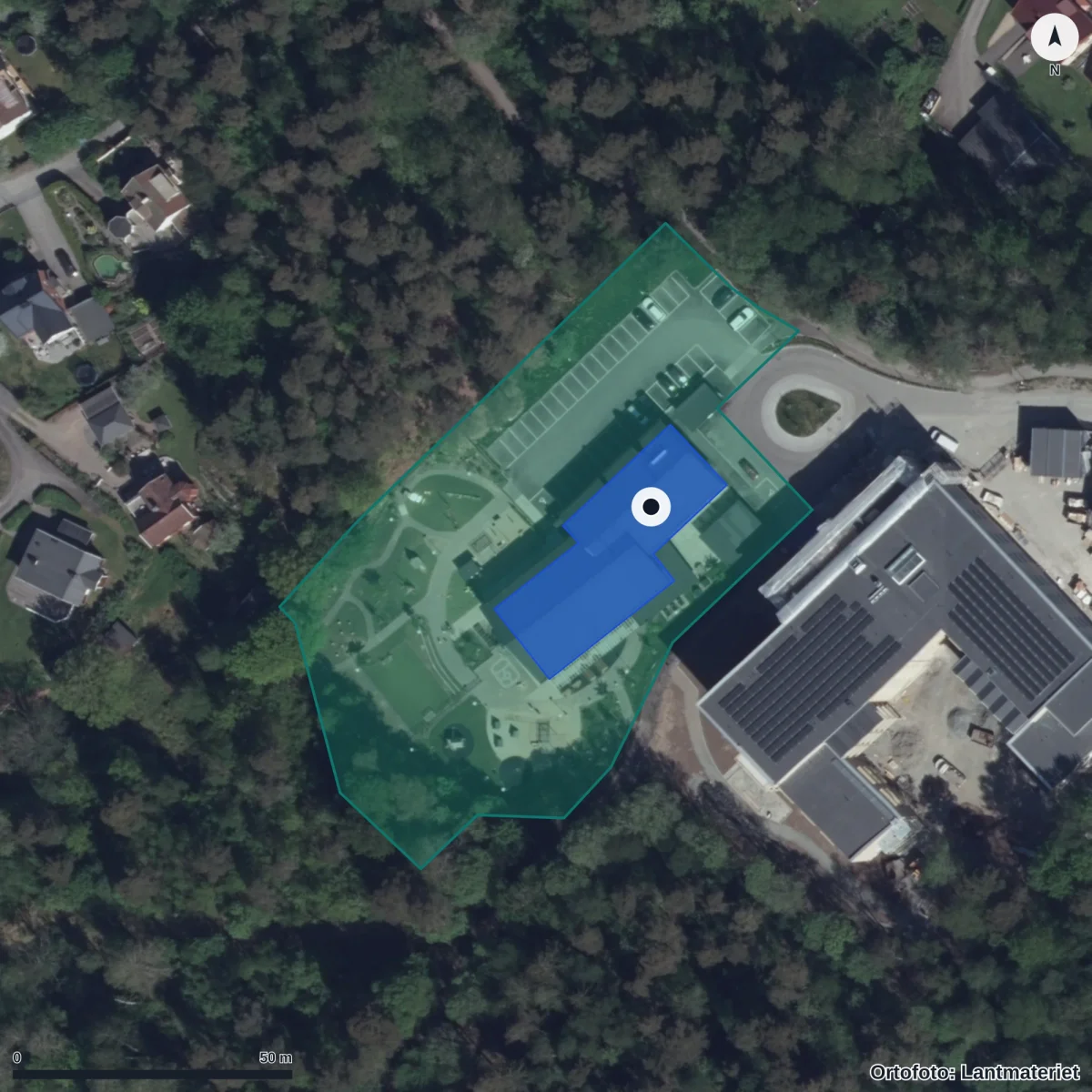 Flygbild över Stinebackens Förskola, ortofoto från Lantmäteriet