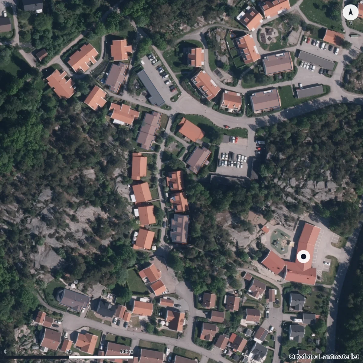Flygbild över Hunnebostrands Förskola, ortofoto från Lantmäteriet