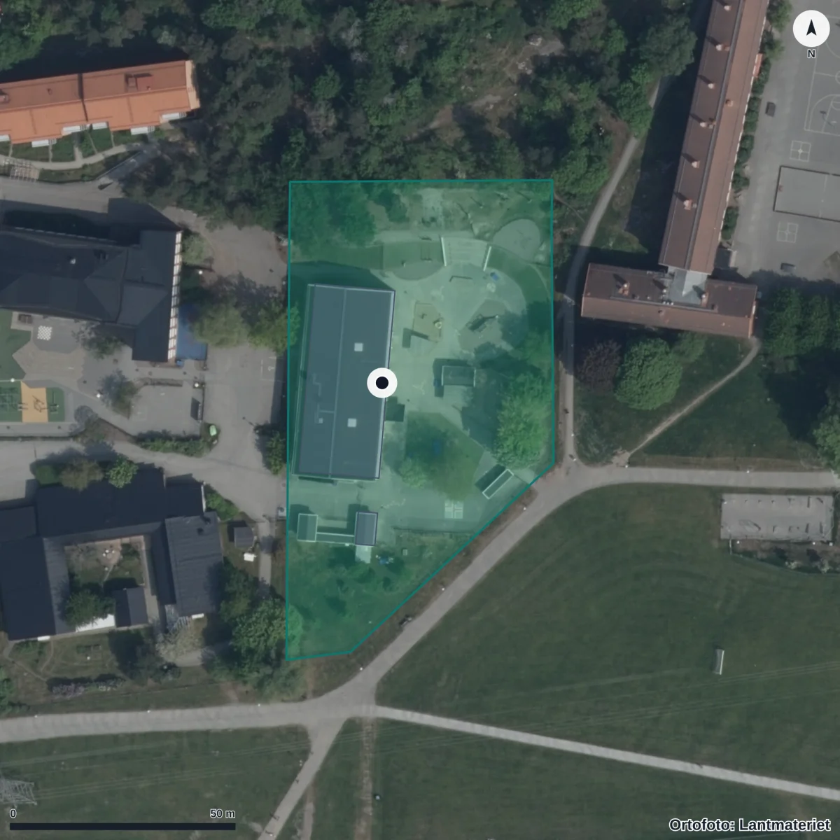 Flygbild över Förskolan Gullängen, ortofoto från Lantmäteriet