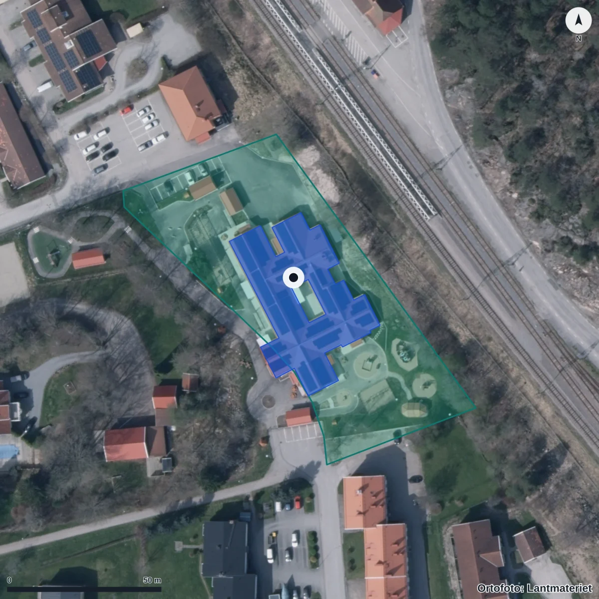 Flygbild över Dingle Förskola, ortofoto från Lantmäteriet