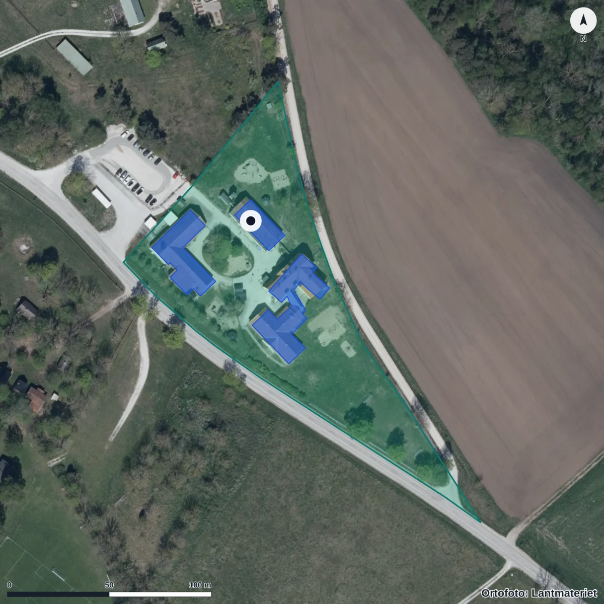 Flygbild över Stenkyrka Förskola, ortofoto från Lantmäteriet